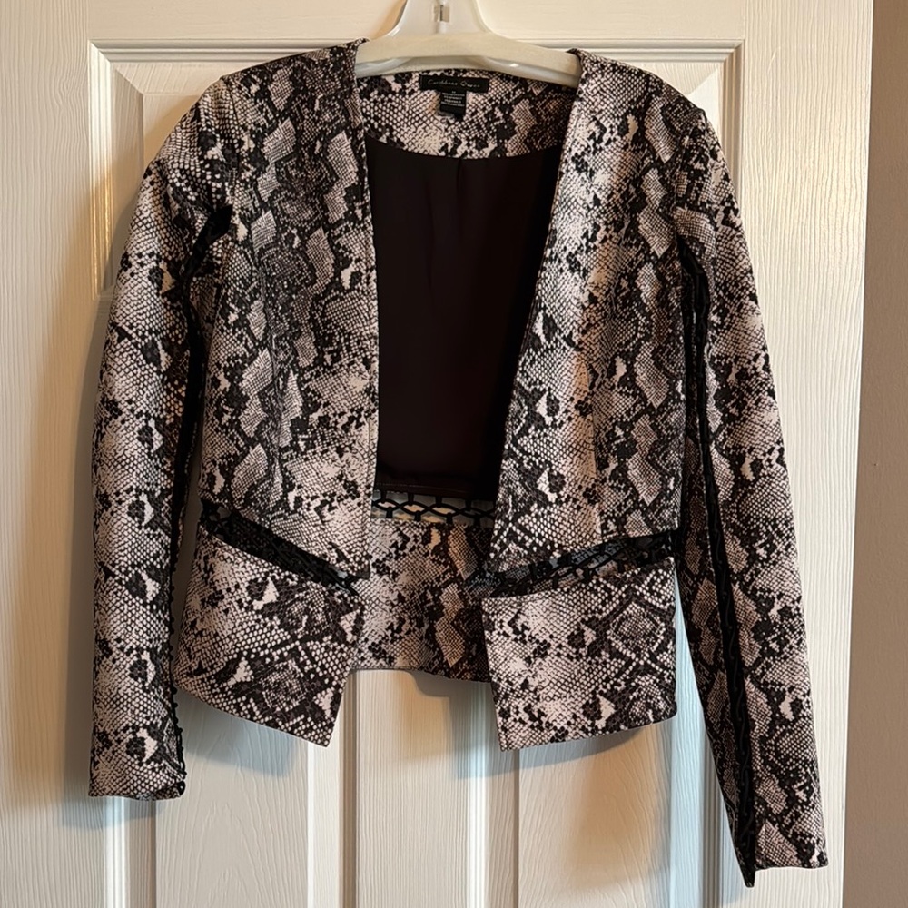 NWOT Caribbean Queen Black and Gray Snake Print Blazer with cutout design